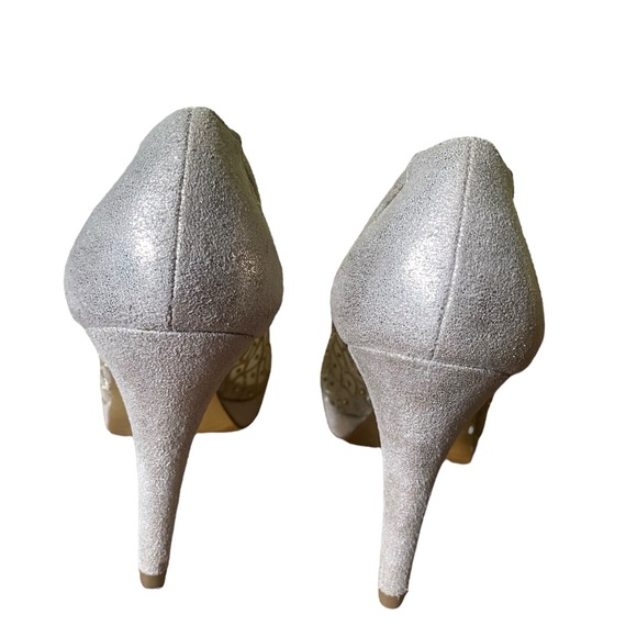 Adrianna Papell Jamie Peep Toe Classic Pumps, Gold Size 6 - Picture 5 of 9